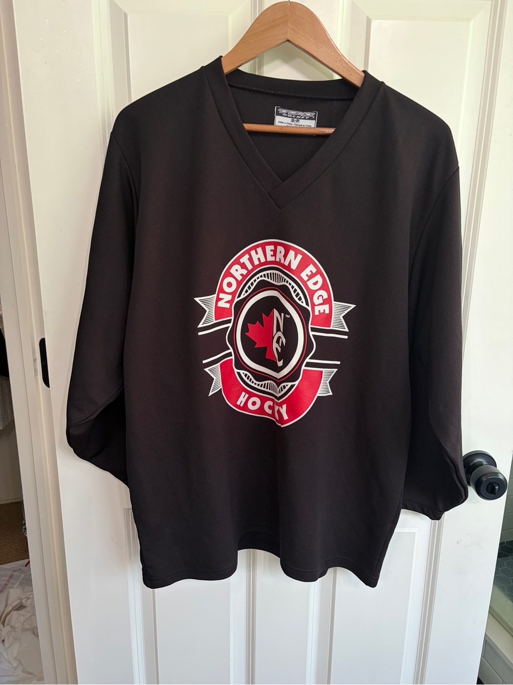 Northern Edge Hockey Jersey Black & Red Logo  size S. Great condition. Canada